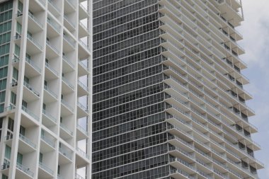 Miami şehir merkezinde bir bina.