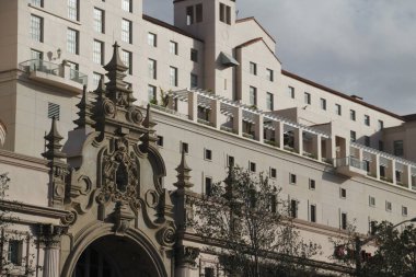 Miami şehir merkezinde bir bina.