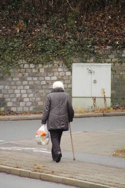 Ageing People Waking Street — Stock Photo, Image