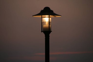 Şehir ortamında fenerler