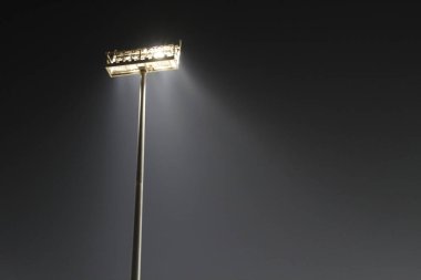 Şehir ortamında fenerler
