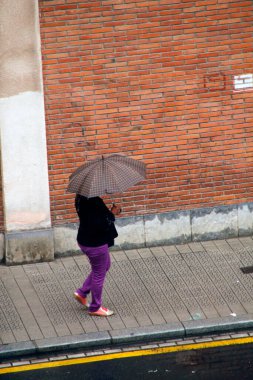 Şehirde yağmurlu bir gün