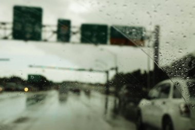 Florida yolunda araba sürüyorum.