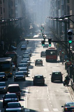 Şehir yolunda trafik vardı.