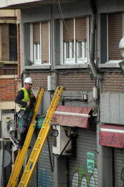 Kentsel bir çevrede inşaat alanı