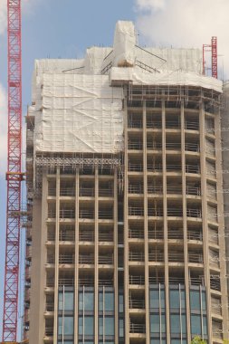 Kentsel bir çevrede inşaat alanı