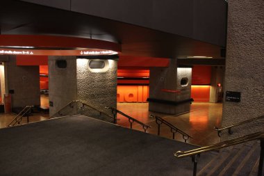 Londra şehir merkezinde bir bina.