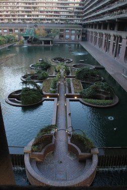 Londra şehir merkezinde bir bina.