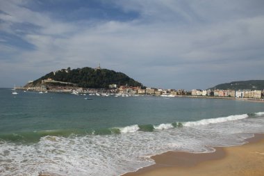 San Sebastian 'da dalgalar kıyıya vuruyor