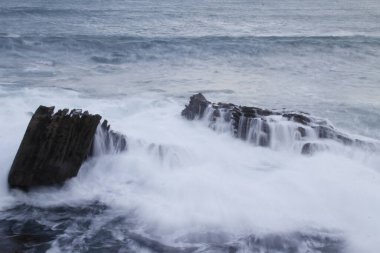 San Sebastian 'da dalgalar kıyıya vuruyor