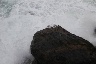 San Sebastian 'da dalgalar kıyıya vuruyor