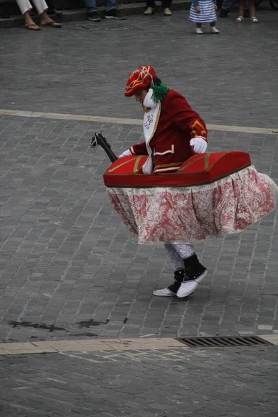 Halk Festivalinde Geleneksel Bas Dansı — Stok fotoğraf