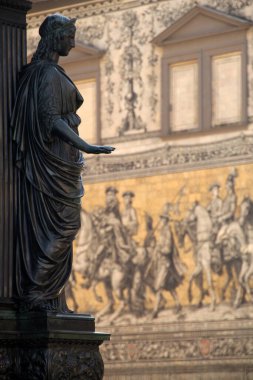 Almanya 'nın eski Dresden kentindeki anıtsal mimari