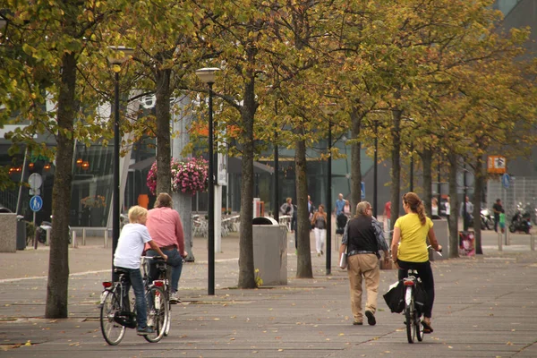 Andar Bicicleta Num Ambiente Urbano — Fotografia de Stock