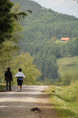Kırsalda yürürken