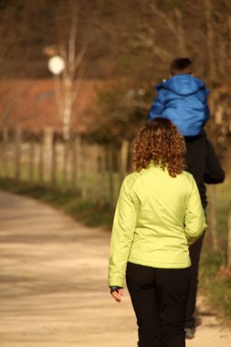 Kırsalda yürürken