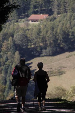 Kırsalda yürürken