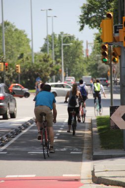 Kentsel bir ortamda bisiklet sürmek