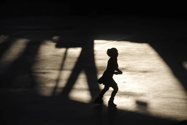 Schlittschuhlaufen Auf Der Straße — Stockfoto