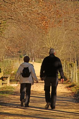 Kırsalda yürürken