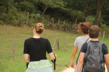 Kırsalda yürürken