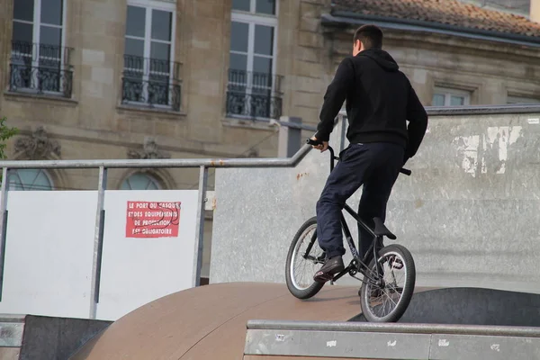 Patinage Dans Half Pipe — Photo