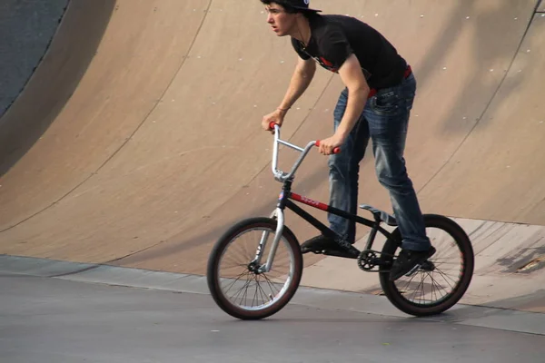 Patinage Dans Half Pipe — Photo