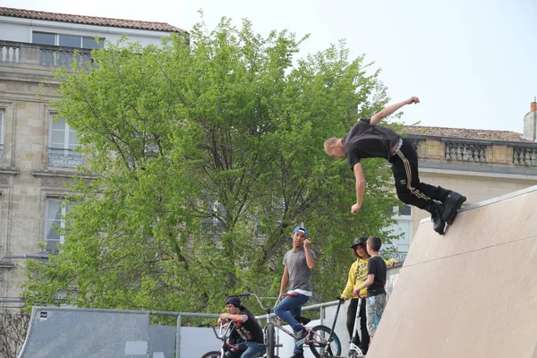 Patinage Dans Half Pipe — Photo