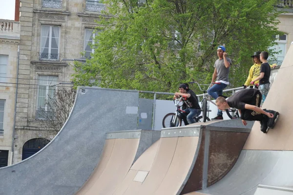 Patinage Dans Half Pipe — Photo