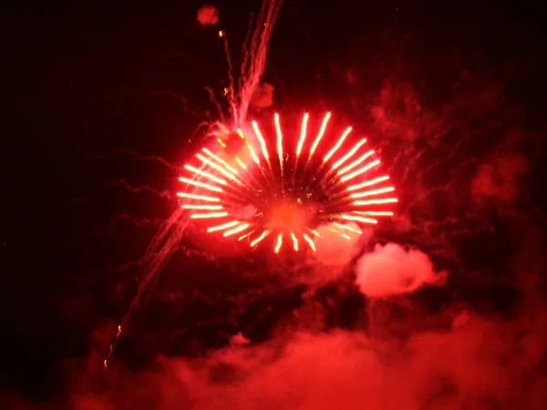 เทศกาลดอกไม ไฟในช วงเทศกาล — ภาพถ่ายสต็อก
