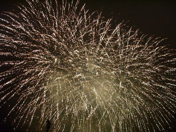 祭り中の花火 — ストック写真