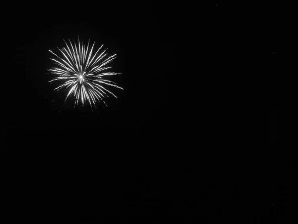 Feuerwerk Einer Sommernacht — Stockfoto