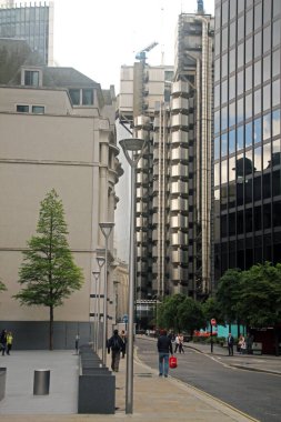 Londra şehir merkezinde bir bina.