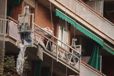 Kentsel bir çevrede inşaat alanı