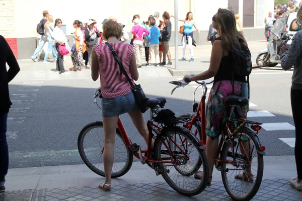 Andar Bicicleta Num Ambiente Urbano — Fotografia de Stock