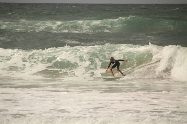 Surfing Στην Ακτή Των Βάσκων — Φωτογραφία Αρχείου