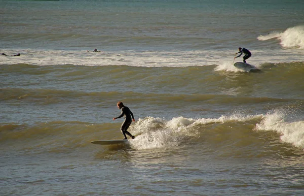 バスク海岸でのサーフィン — ストック写真