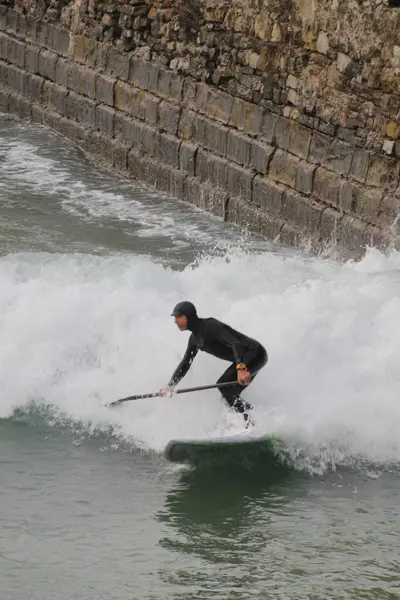 Surfing Στην Ακτή Των Βάσκων — Φωτογραφία Αρχείου