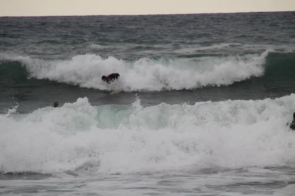 Surfing Στην Ακτή Των Βάσκων — Φωτογραφία Αρχείου