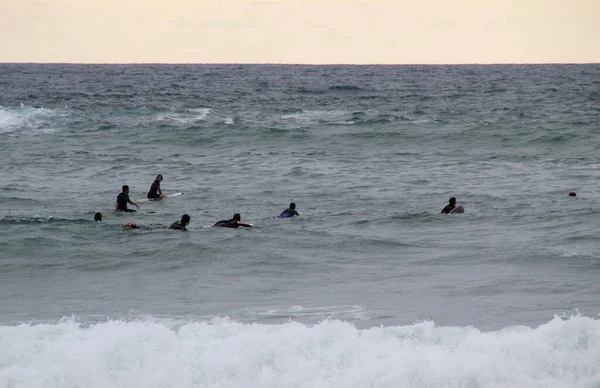 Surfing Den Baskiska Stranden — Stockfoto