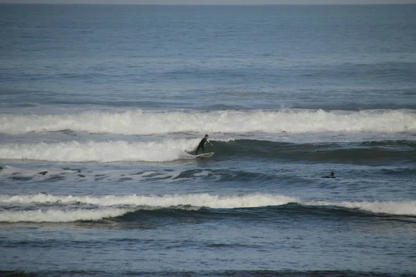 Surfing Den Baskiska Stranden — Stockfoto