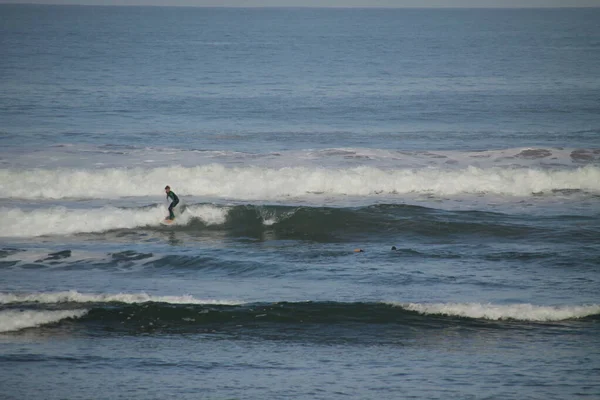 Surfing Wybrzeżu Baskijskim — Zdjęcie stockowe