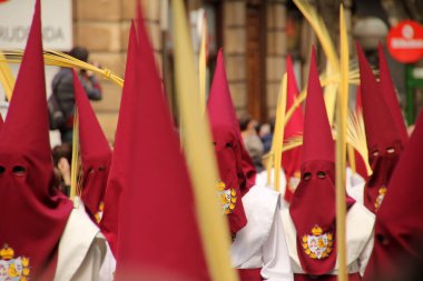 İspanya 'da Kutsal Hafta boyunca geçit töreni