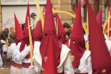 İspanya 'da Kutsal Hafta boyunca geçit töreni