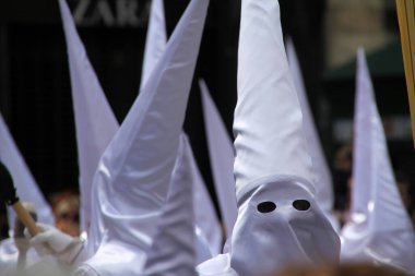 İspanya 'da Kutsal Hafta boyunca geçit töreni