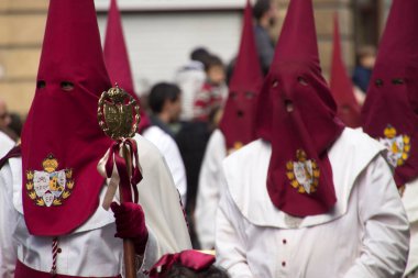 İspanya 'da Kutsal Hafta boyunca geçit töreni