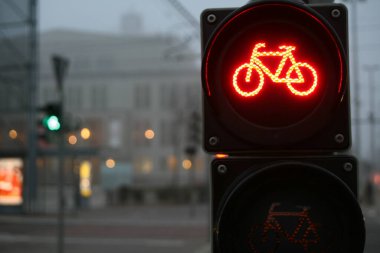 Şehir yolunda trafik vardı.