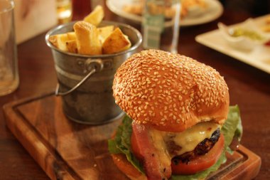 Masada sığır burger.