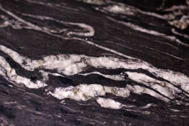 Mutfaktaki mermer masa.