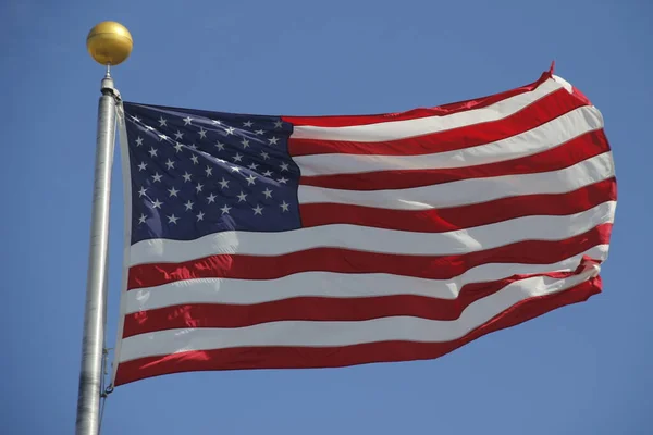 米国の旗を振って — ストック写真